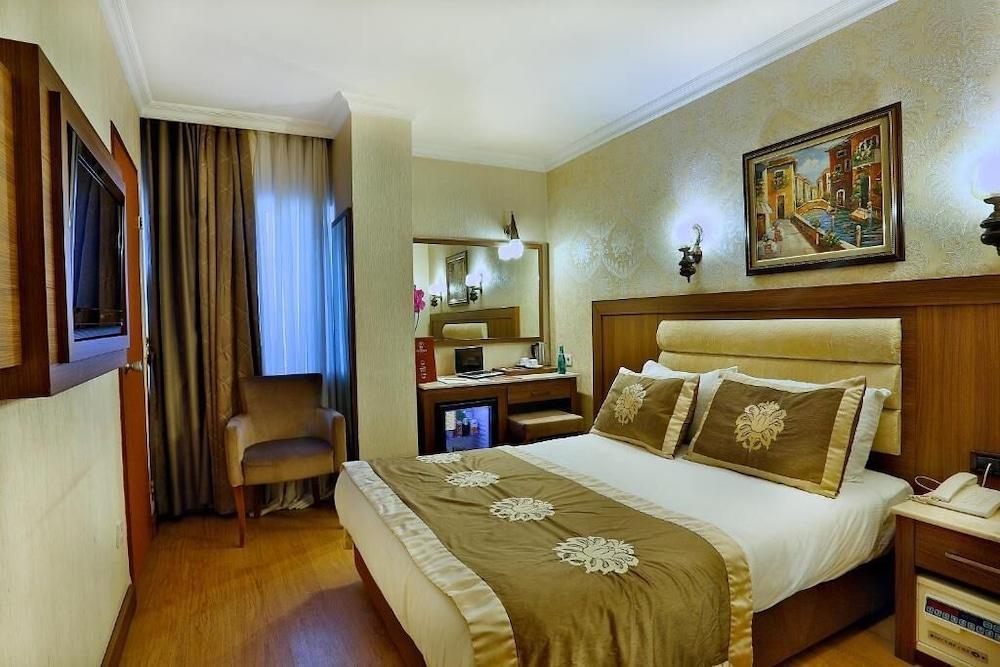 แกรนด์ ฮิลลาเรี่ยม โฮเต็ล Hotel อิสตันบูล ภายนอก รูปภาพ