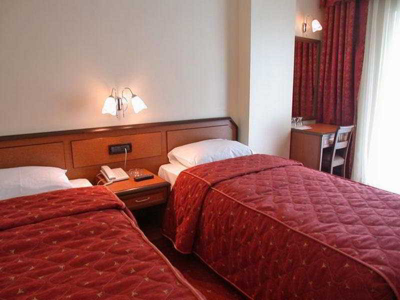 แกรนด์ ฮิลลาเรี่ยม โฮเต็ล Hotel อิสตันบูล ภายนอก รูปภาพ