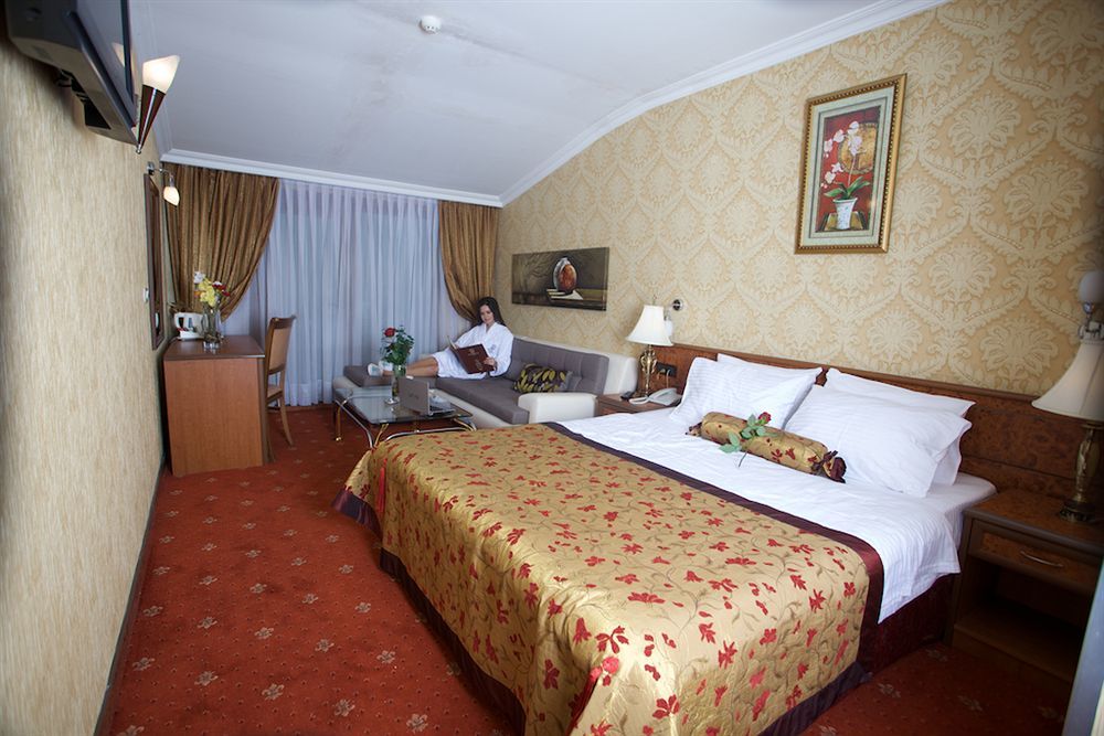 แกรนด์ ฮิลลาเรี่ยม โฮเต็ล Hotel อิสตันบูล ภายนอก รูปภาพ