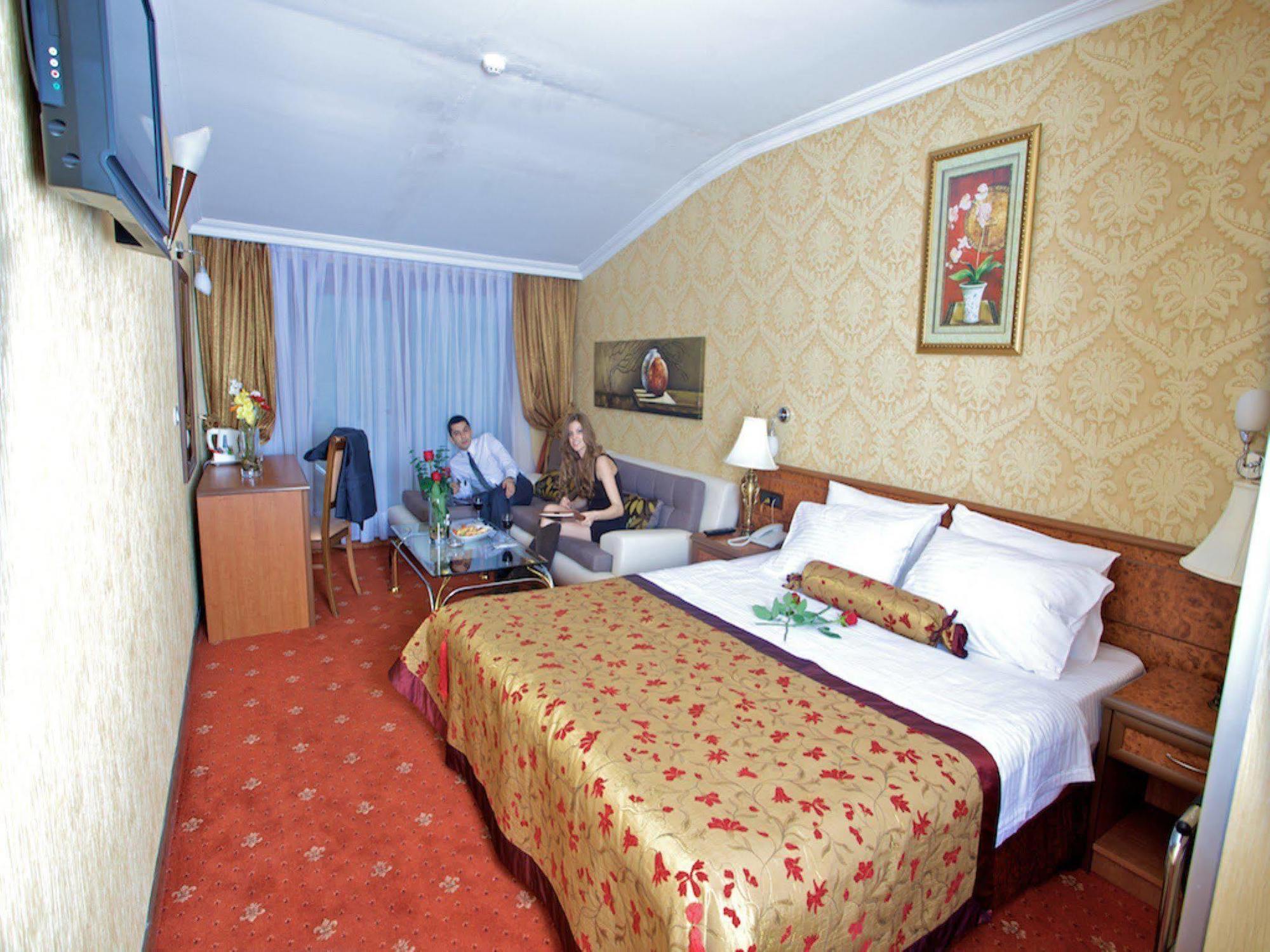แกรนด์ ฮิลลาเรี่ยม โฮเต็ล Hotel อิสตันบูล ภายนอก รูปภาพ