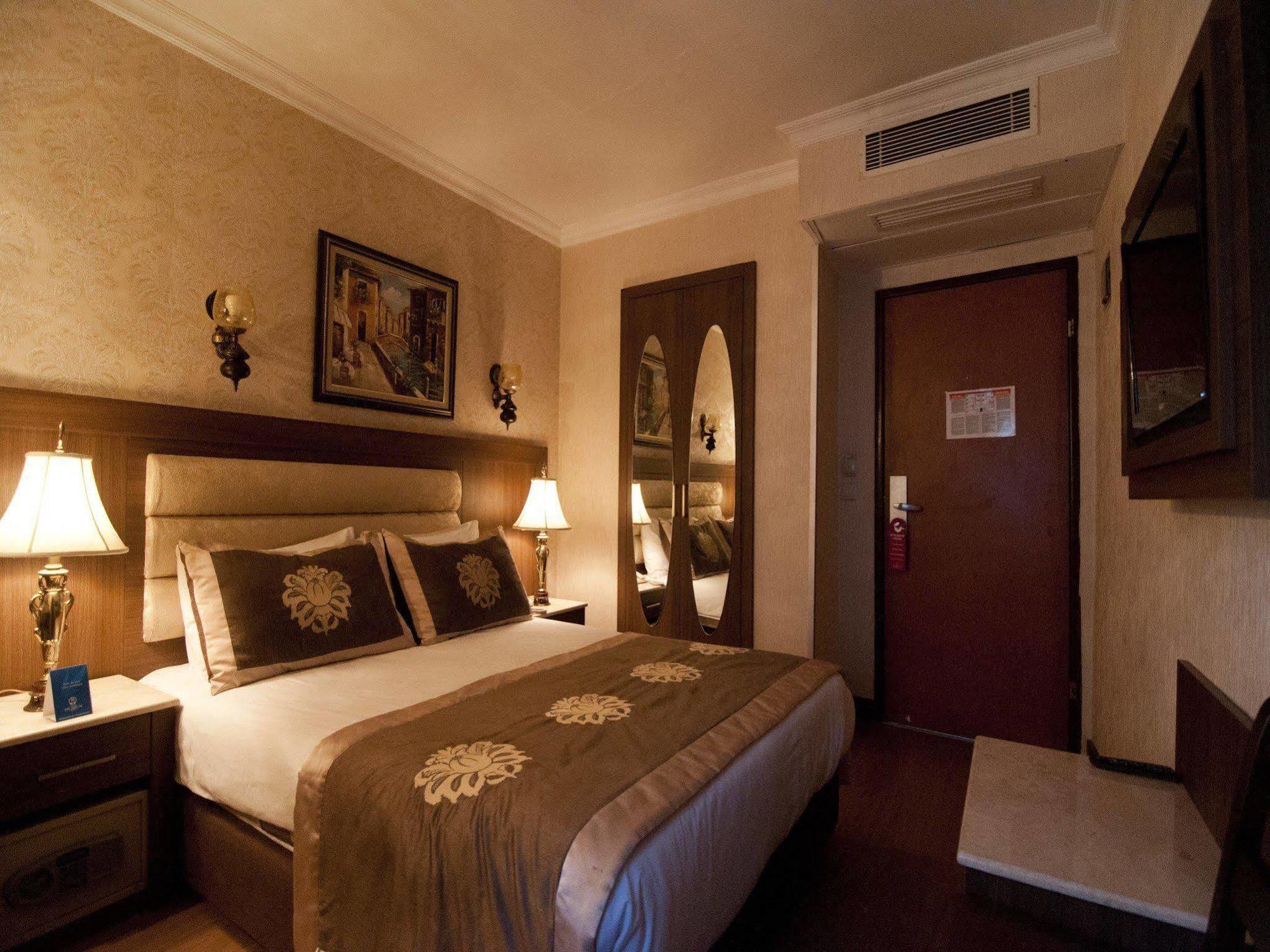 แกรนด์ ฮิลลาเรี่ยม โฮเต็ล Hotel อิสตันบูล ภายนอก รูปภาพ