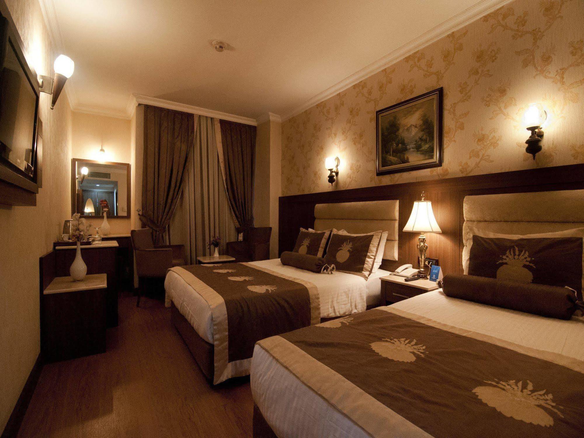 แกรนด์ ฮิลลาเรี่ยม โฮเต็ล Hotel อิสตันบูล ภายนอก รูปภาพ