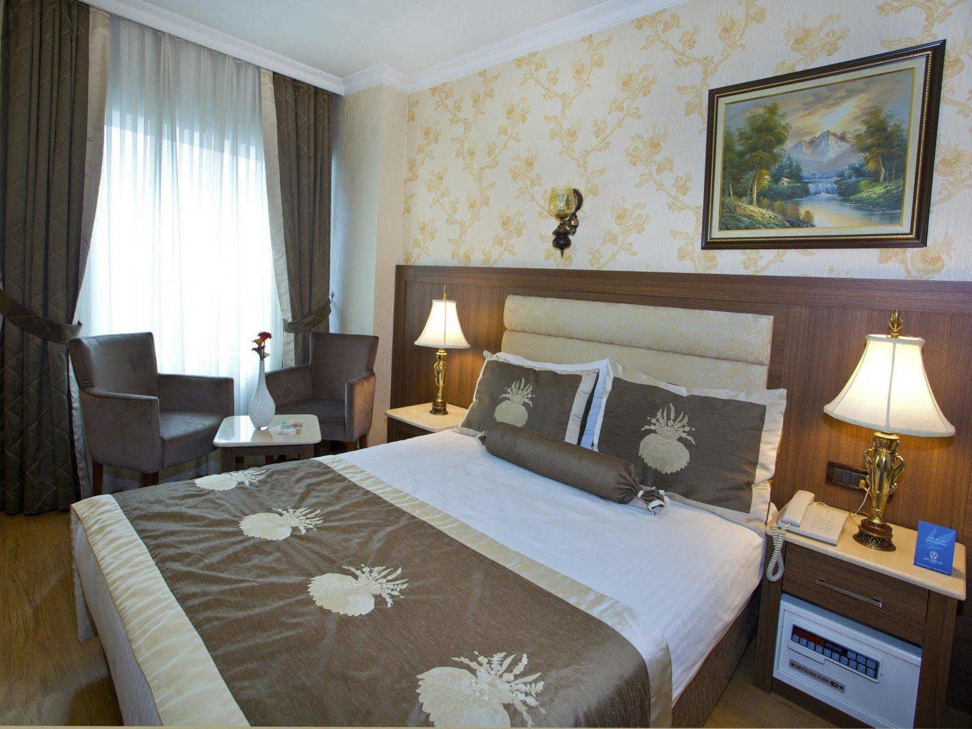 แกรนด์ ฮิลลาเรี่ยม โฮเต็ล Hotel อิสตันบูล ภายนอก รูปภาพ
